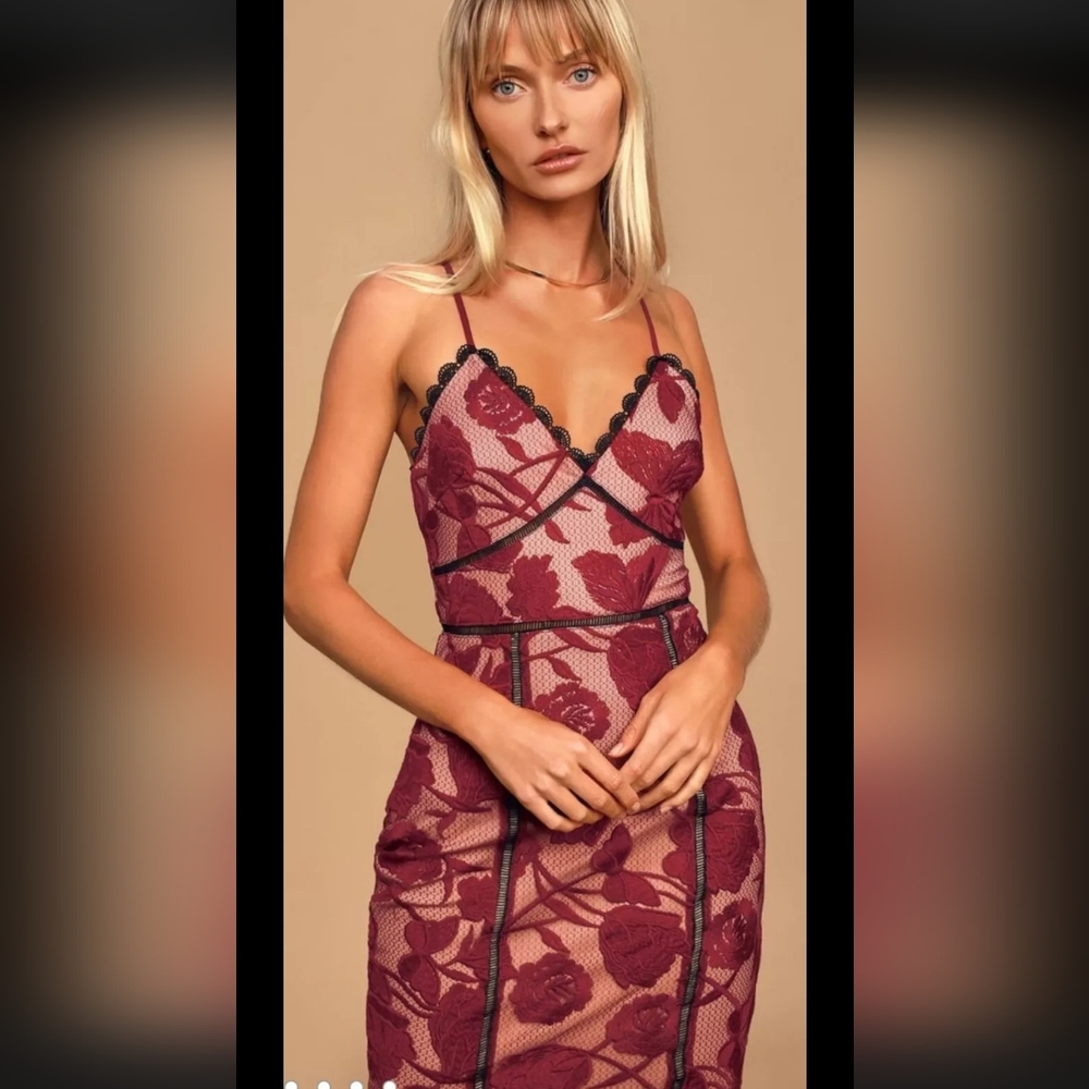 Lulus SEALED! NWT! Alluring Dream Burgundy Floral Mesh Lace Trumpet Midi. Sz Sm. - Picture 2 of 10